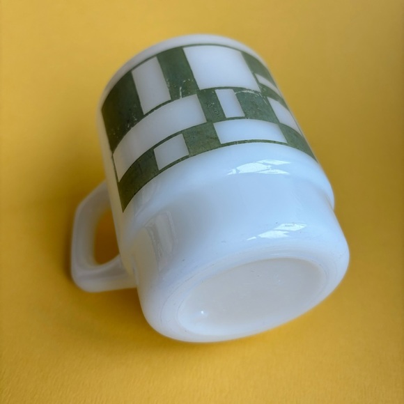 Vintage Anchor Hocking Fire King Milk Glass Stackable Mug with D Handle - Picture 5 of 6